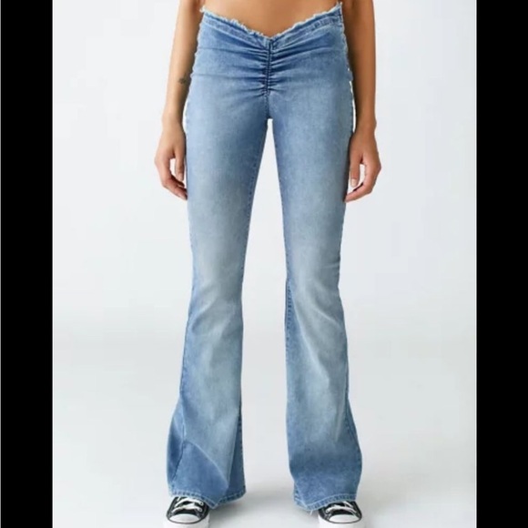 Urban Outfitters BDG Ruched Size Zip Flare Light Wash Jeans 32 - Picture 1 of 10